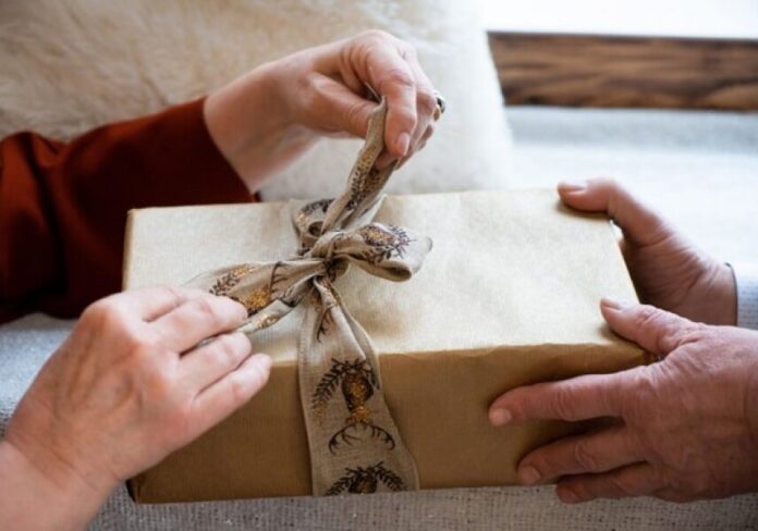 foto_pacchi_anziani-aspect-ratio-535-375