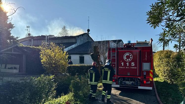 In fiamme agriturismo nel Mantovano, sette in ospedale
