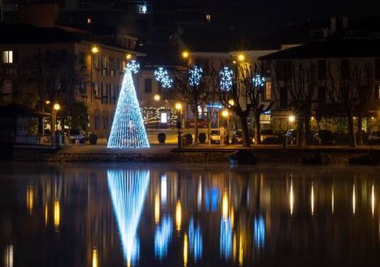 natale-sesto-calende-2023-1550390.610x431-aspect-ratio-535-375