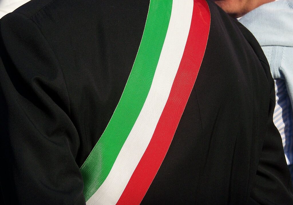 Accusato di violenza sessuale, si dimette sindaco nel Cremonese