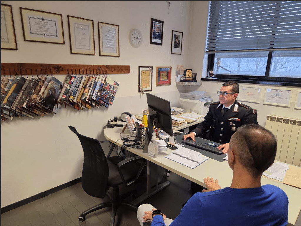 Vigevano, 44enne raggirato online e convinto a pagare 6mila euro: scattano dieci denunce