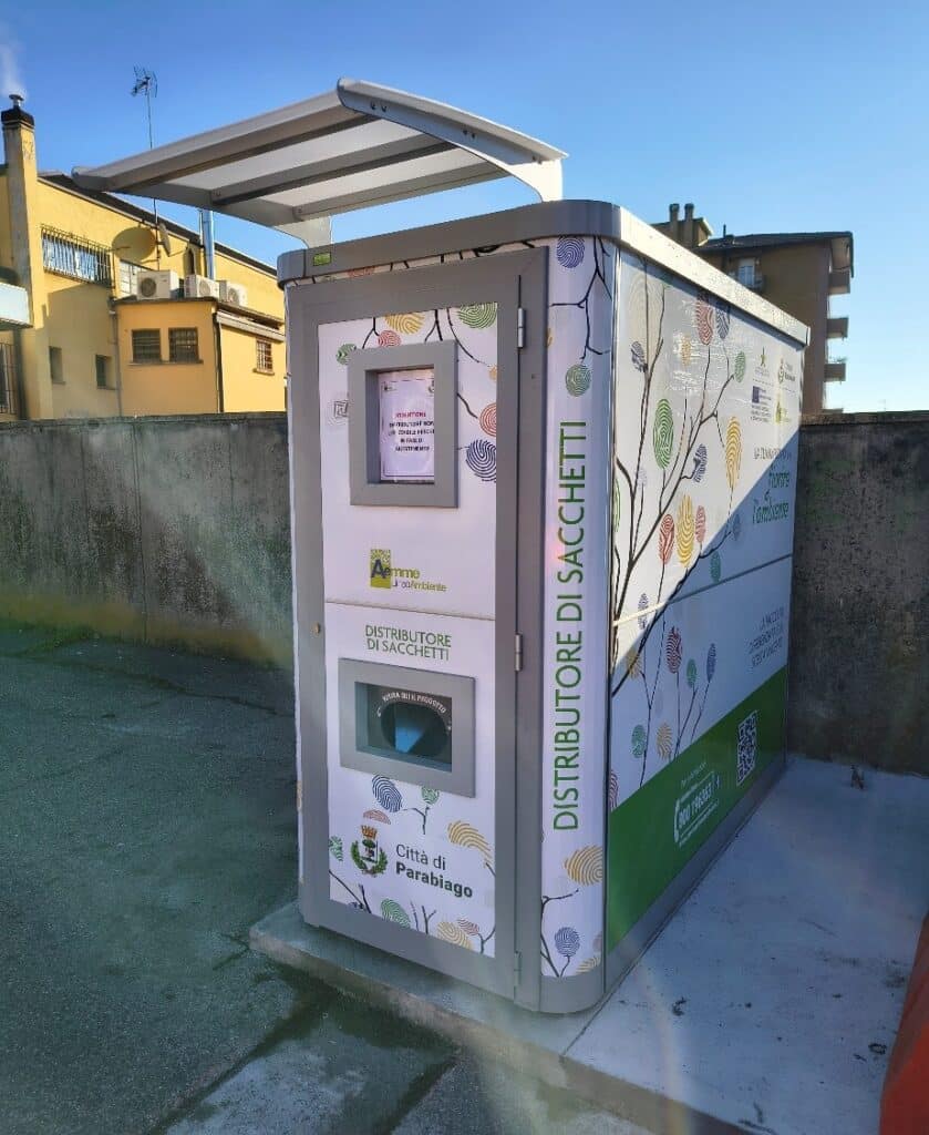 Ecologia. A Parabiago installati i distributori automatici per i sacchi dei rifiuti