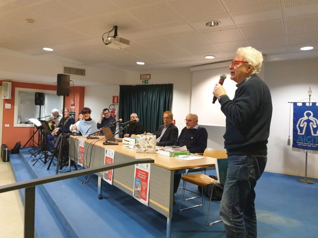 Magenta torna indietro nel tempo con la presentazione del libro ‘C’eran ragazzi che come noi’ a favore di Aicit