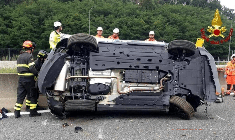 Cornaredo-Milano, carambola tra due auto e camion