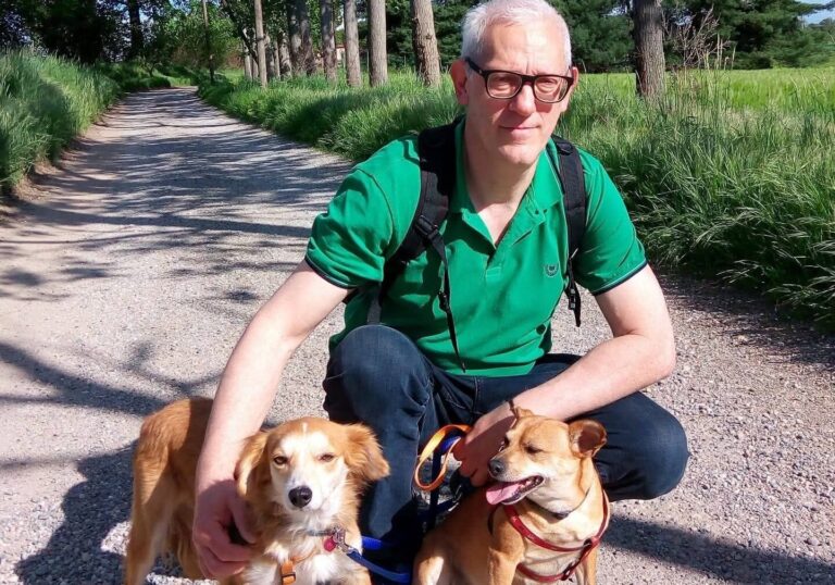 Il silenzio di Bernate Ticino per l’addio a Franco: in chiesa anche i suoi cani