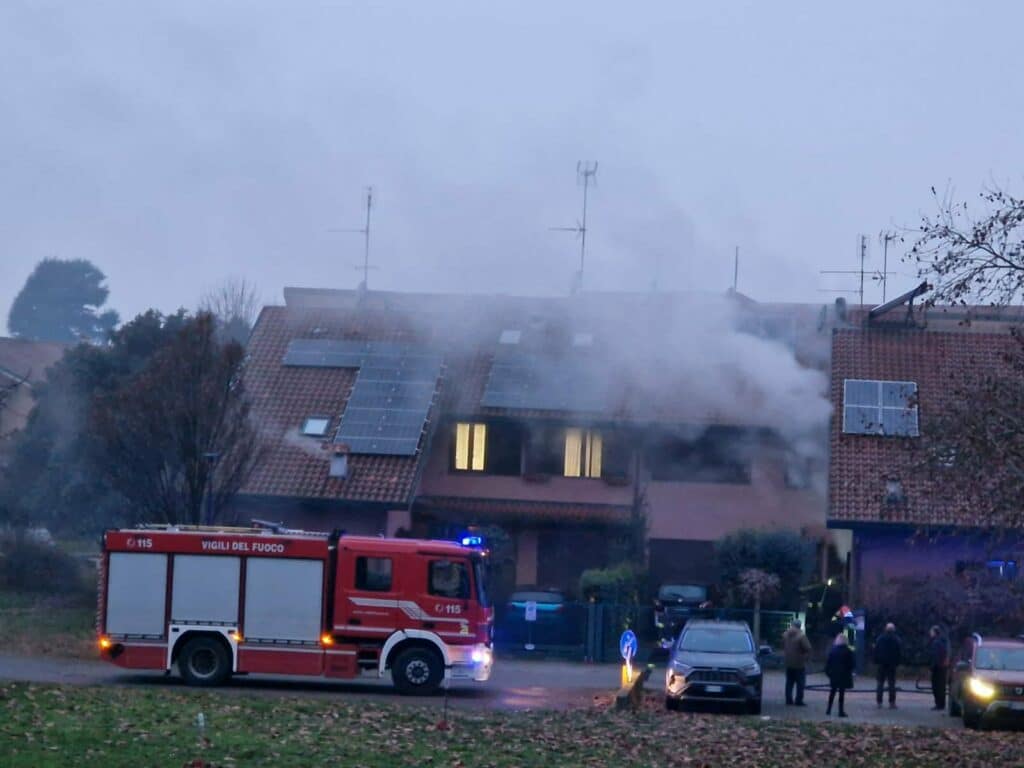 Vittuone: incendio nel quartiere Leonardo da Vinci domato dai Vigili del Fuoco di Corbetta e Magenta