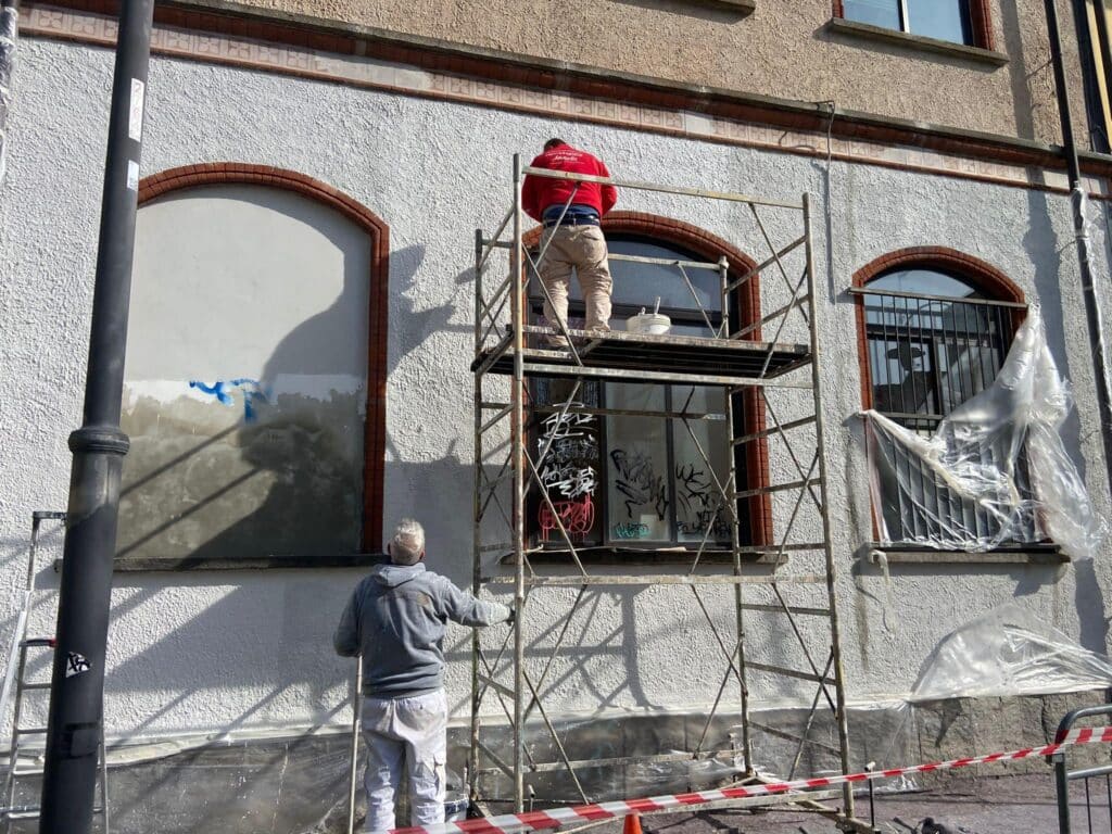 Magenta: ripulita la facciata del “Quasimodo”