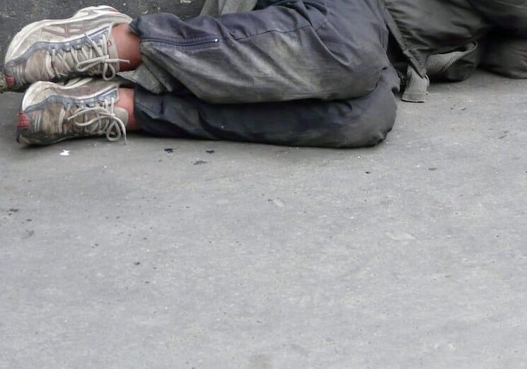 Clochard morto vicino alla Stazione Centrale di Milano: aveva 25 anni