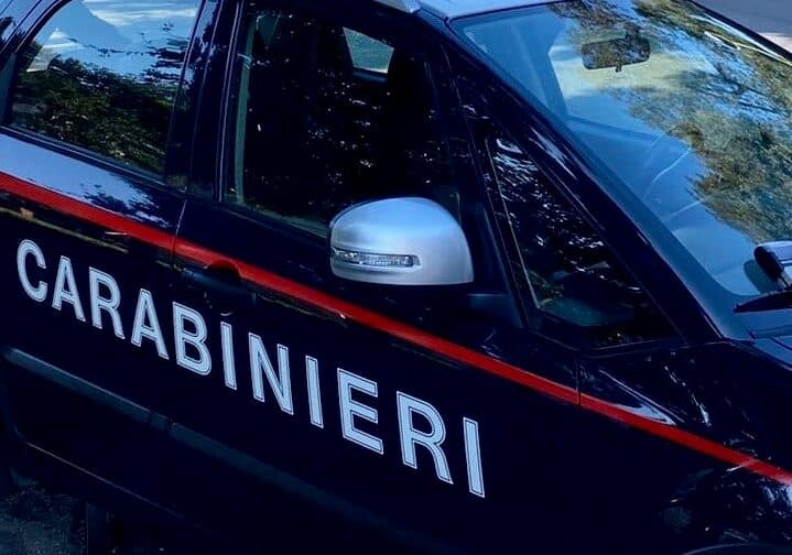 Como: scappano da posto di blocco, inseguiti e arrestati