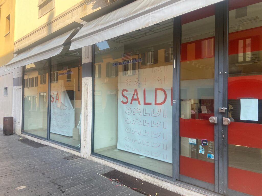 Commercio. La fuga continua. Anche Original Marines lascia Magenta