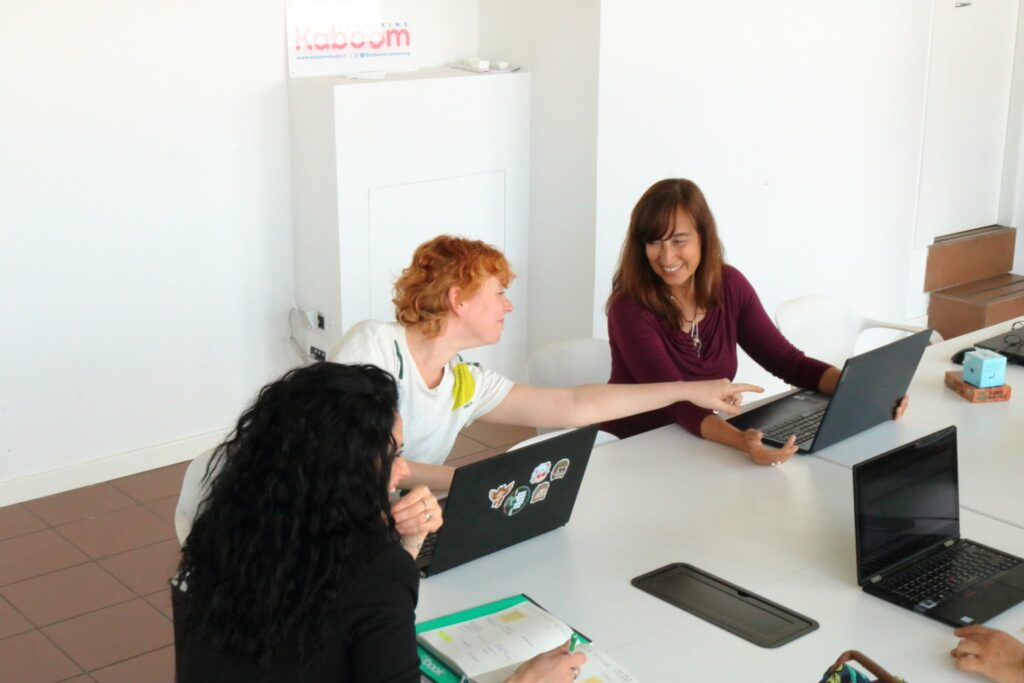 Abbiategrasso: dieci anni di ‘Kaboom’, punto di riferimento per i freelance del territorio