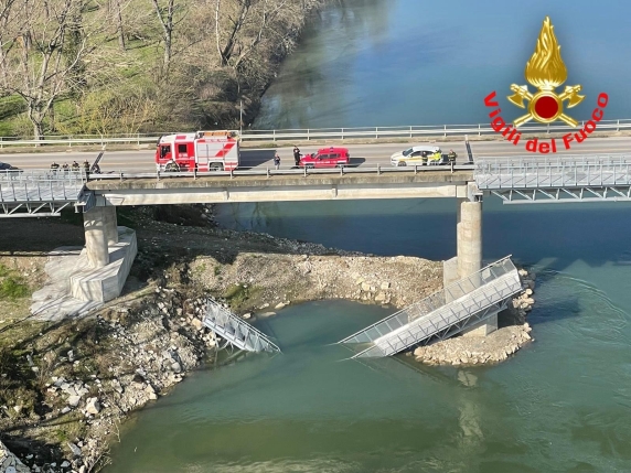 Nuovo crollo della passerella sull’Adda, è il terzo in una settimana