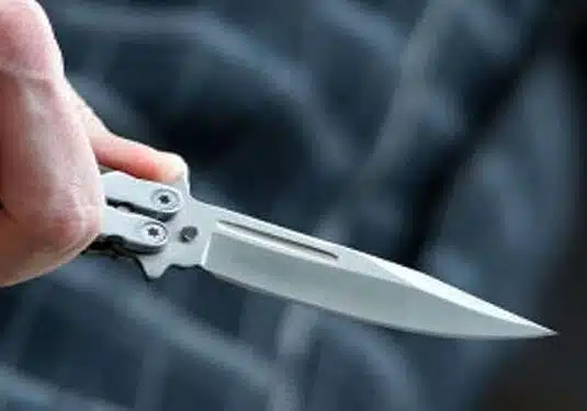 minaccia-coltello-aspect-ratio-535-375