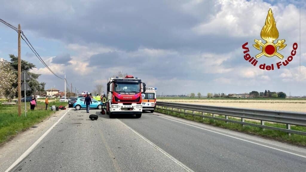 Scontro tra due auto nel Novarese