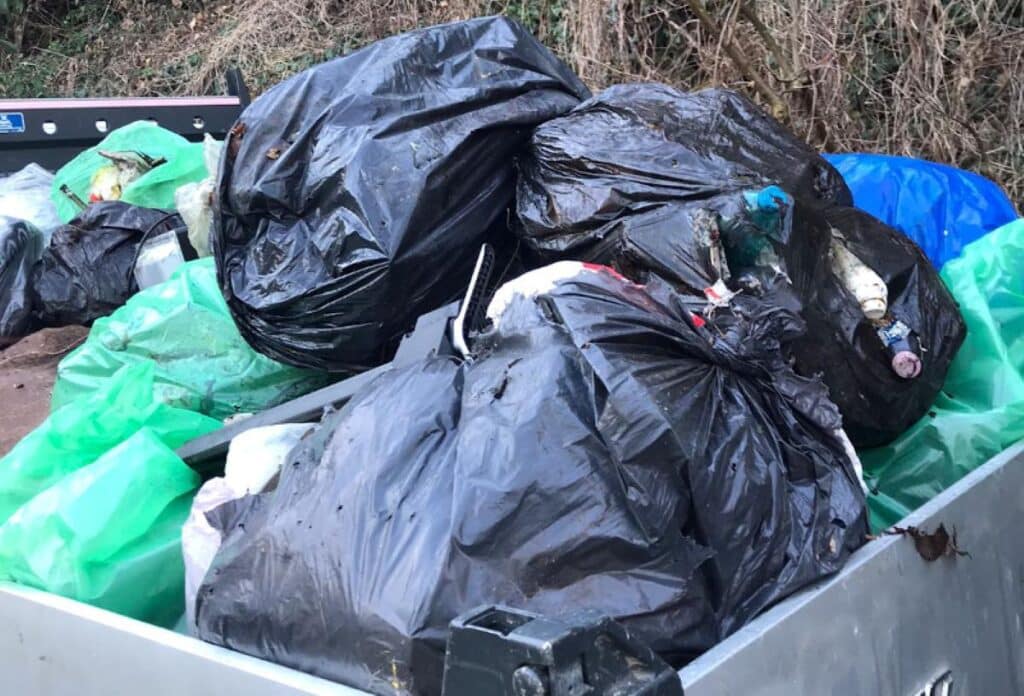 Busto Garolfo: guerra all’abbandono di rifiuti con l’operazione ‘Parchi puliti’