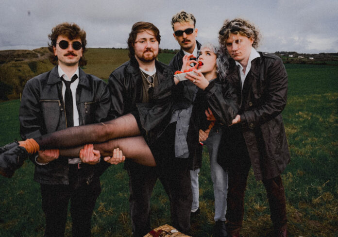 37-THE-CLIFFORDS-11-aspect-ratio-535-375