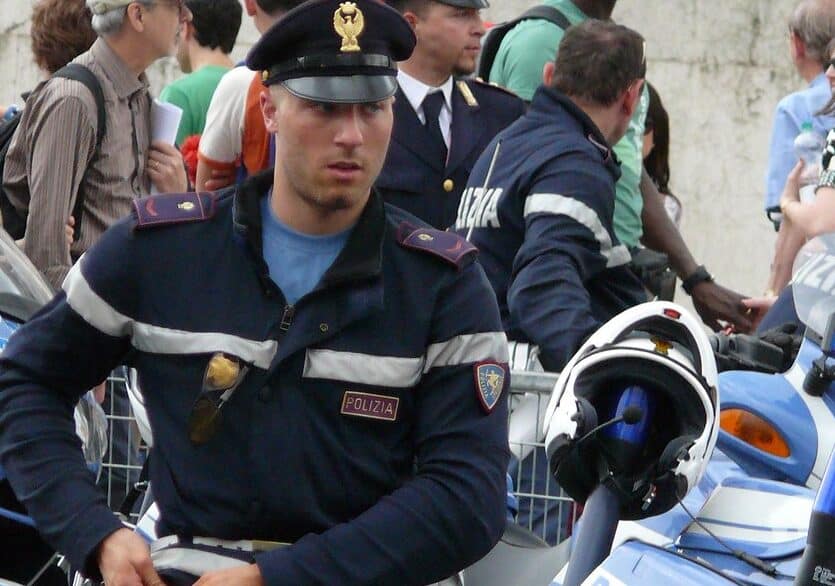 Novara, controlli della Polizia: 196 identificati