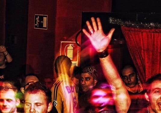 Milano: otto rapine in discoteca, arrestato 22enne marocchino