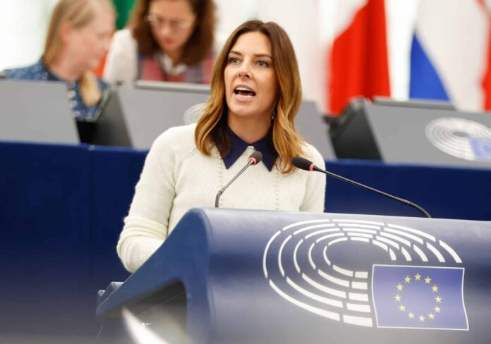 Isabella-Tovaglieri-PE-26-aspect-ratio-535-375