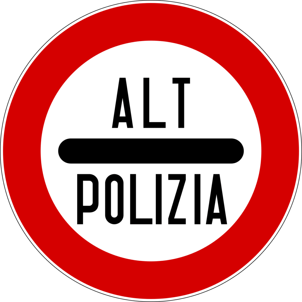A Milano fugge all’alt e passa con il rosso, arrestato 39enne