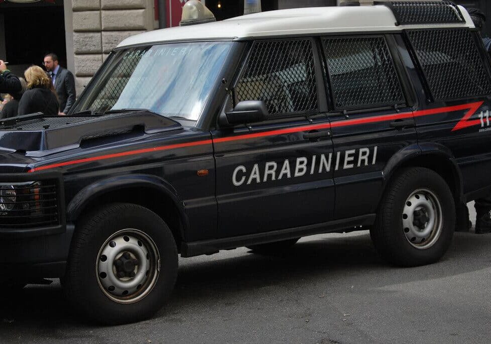 Preso a bottigliate per rapina nel Milanese, un arresto