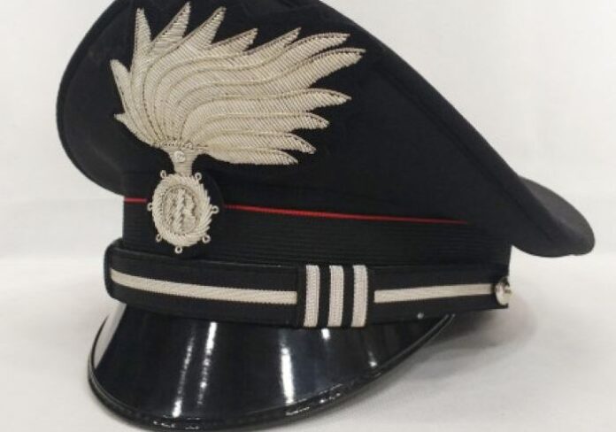 berretto-brigadiere-capo-carabinieri-punte-aperte-e-vermiglione-aspect-ratio-535-375