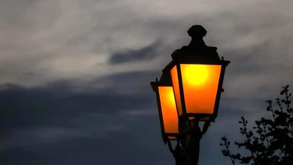 Magenta, lavori alla rete di illuminazione: interventi in zona stazione e via Toti