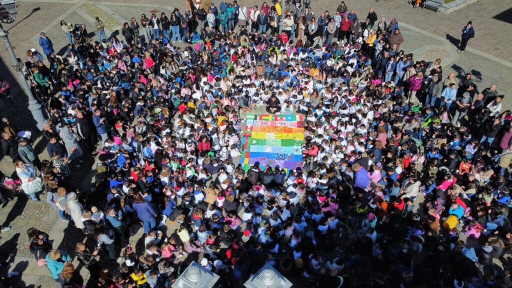 Grande partecipazione alla Marcia della Pace dell’Istituto Comprensivo di Sedriano