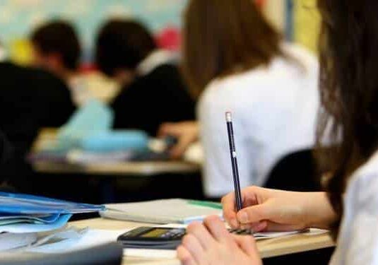 Novarese, docente sospeso per violenza sessuale: proseguono le indagini