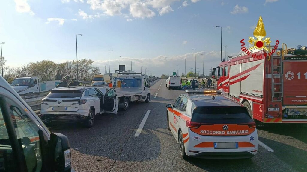 Incidente sulla Tangenziale Ovest di Milano: tratto chiuso in direzione nord a Rozzano