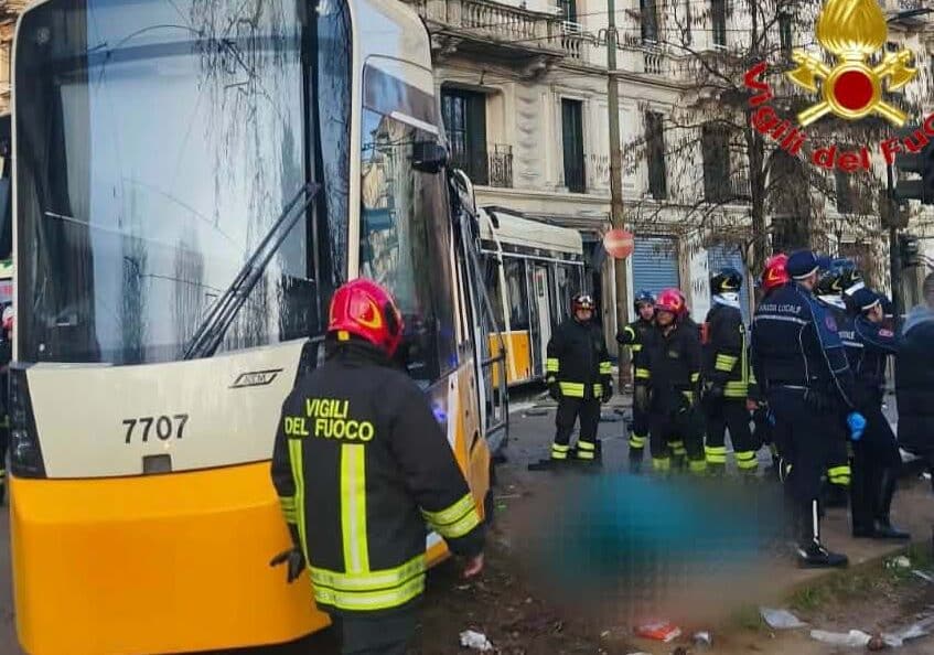 Tram deragliato: sequestrate scarpe autista, confermato trauma al piede
