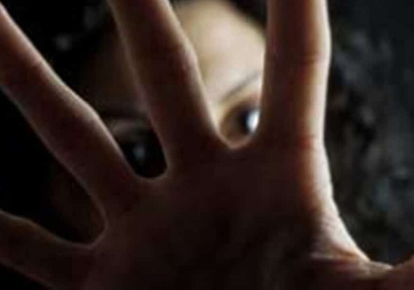 Cesano Boscone, minaccia di morte la compagna e le sfascia la porta di casa: arrestato