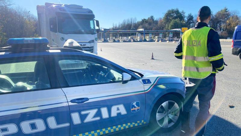 Truffano un anziano: la Polstrada di Novara li incastra con l’oro in auto