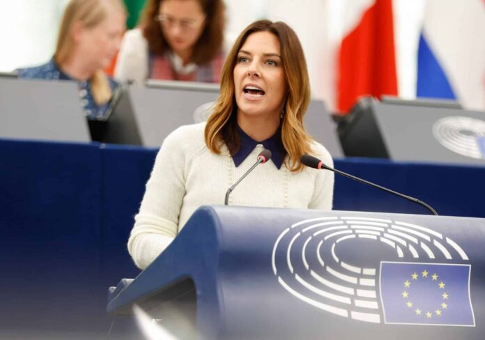 Isabella-Tovaglieri-PE-26-aspect-ratio-535-375