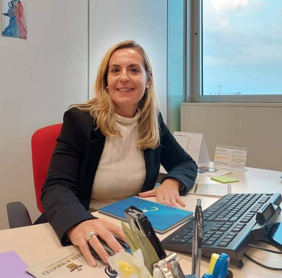 Giovani e dipendenza digitale: oltre le condanne, serve educazione