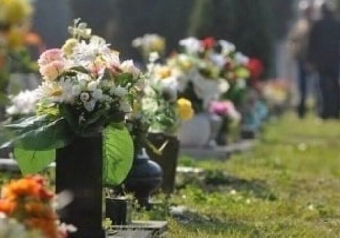 cimitero-generica-fiori-aspect-ratio-535-375
