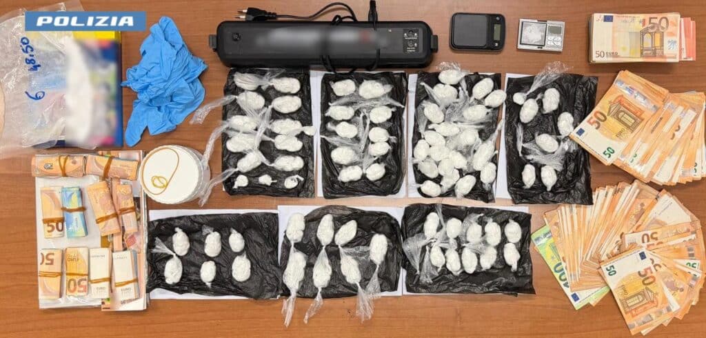 Milano, spaccio a ‘domicilio’: due arresti