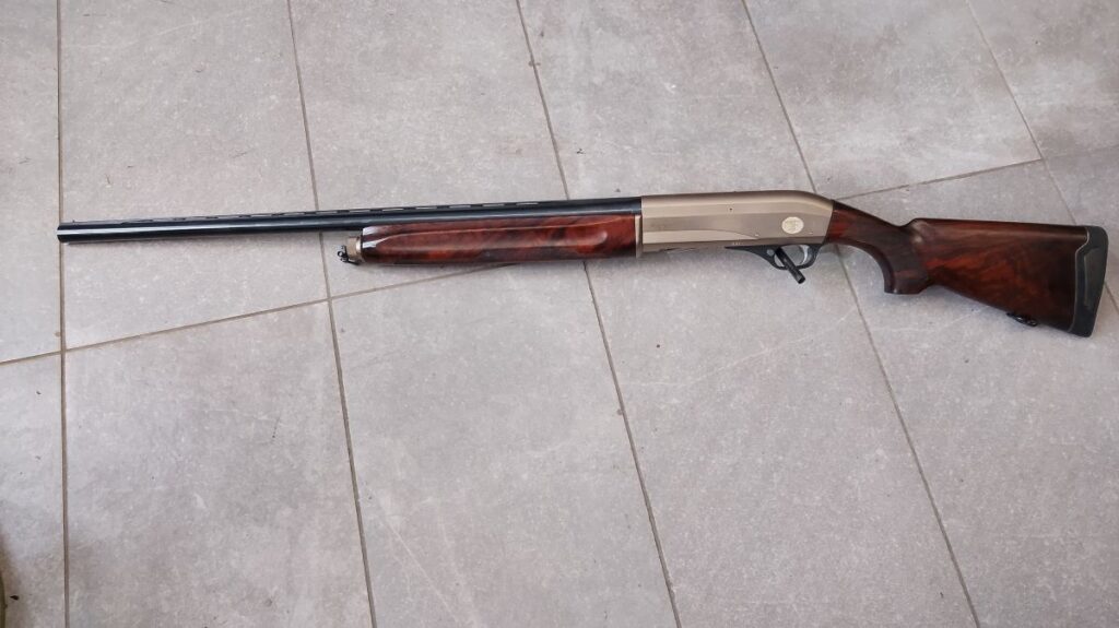 Vigevano: spara dalla sua abitazione e poi si barrica in casa, due feriti lievi