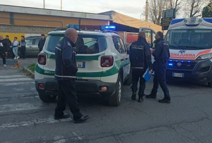 Magenta, viale dello Stadio, le segnalazioni dei cittadini: “Strisce pedonali invisibili”