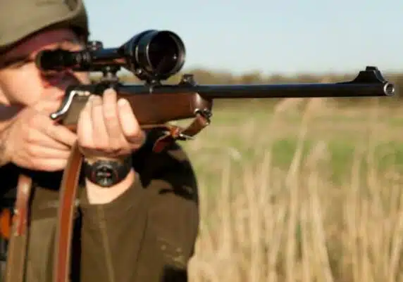 taking_aim_cropped_shot_of_a_man_hunting_in_the_w_2026_01_09_09-750x401-1-aspect-ratio-535-375