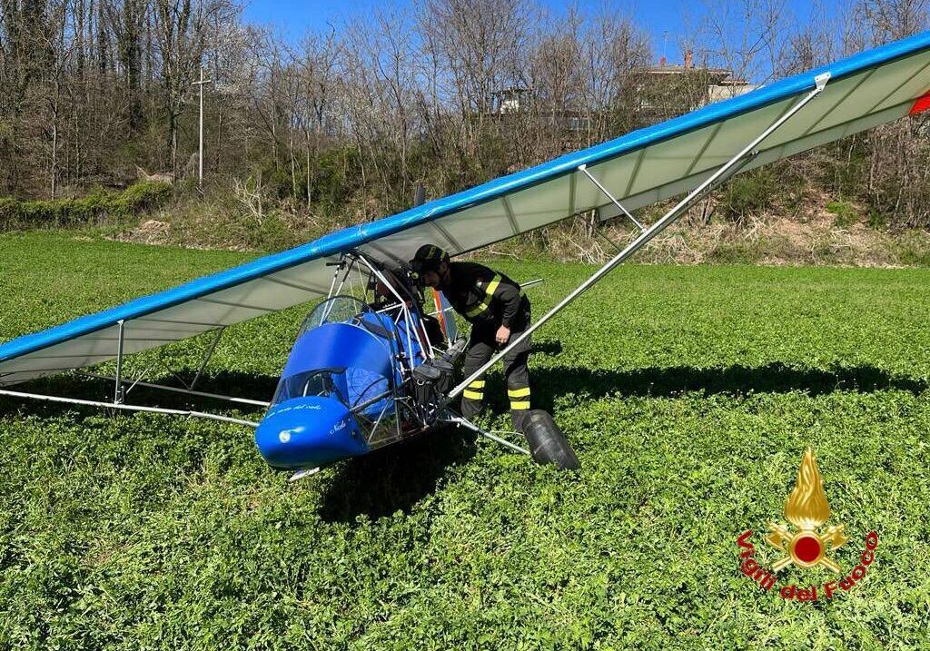 Aereo ultraleggero precipita in provincia di Varese, ferito il pilota ...