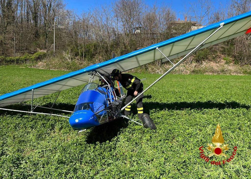 Aereo ultraleggero precipita in provincia di Varese, ferito il pilota