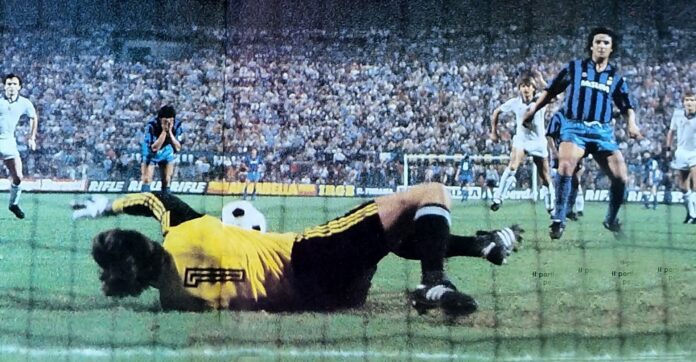 1920px-Coppa_delle_Coppe_1982-83_-_Inter_vs_Slovan_Bratislava_-_Secondo_rigore_di_Beccalossi