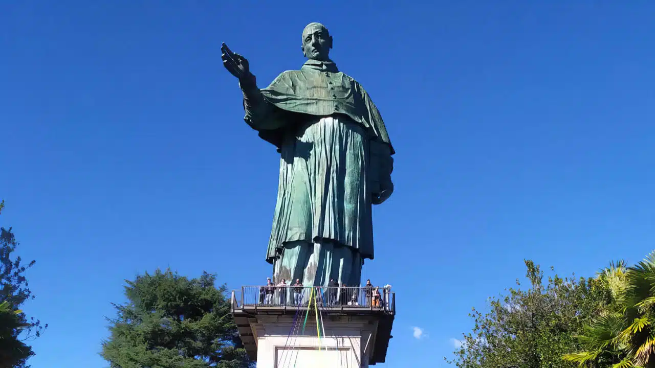 8267_San_Carlone_statua