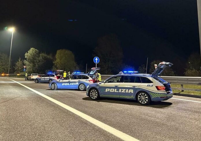 9065637_13152706_poliziotto_travolto_ferito_auto_rubata_autostrada_a4_caccia_inseguimento-aspect-ratio-535-375