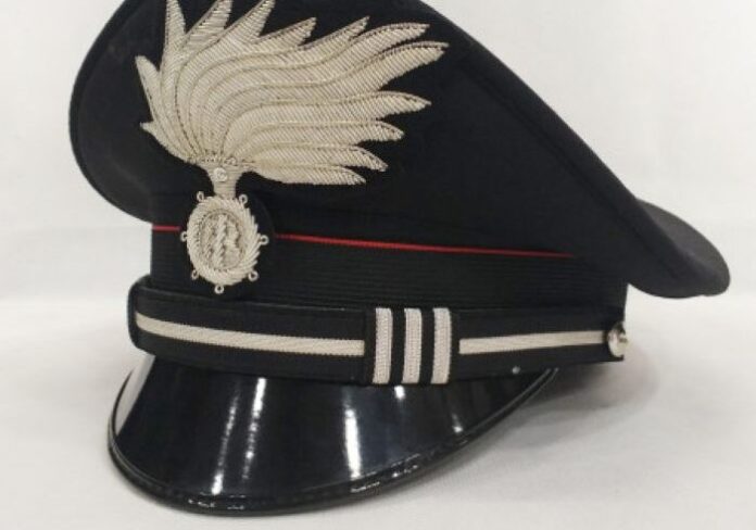 berretto-brigadiere-capo-carabinieri-punte-aperte-e-vermiglione-aspect-ratio-535-375