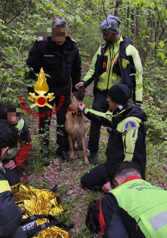 I Vigili del fuoco del comando di Pavia decisivi per il ritrovamento di un’anziana 92enne nel Parmense
