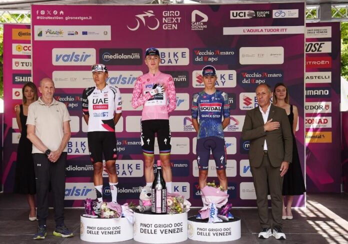 21.6.26-giro-next-gen-podio-finale-con-presidente-FCI-Cordiano-Dagnoni-aspect-ratio-535-375