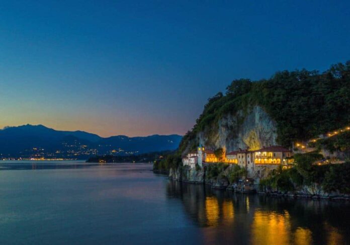 8497_Eremo_Santa_Caterina_del_Sasso_sera-aspect-ratio-535-375