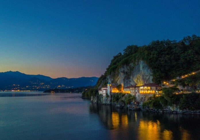 8521_Eremo_Santa_Caterina_del_Sasso_sera-aspect-ratio-535-375